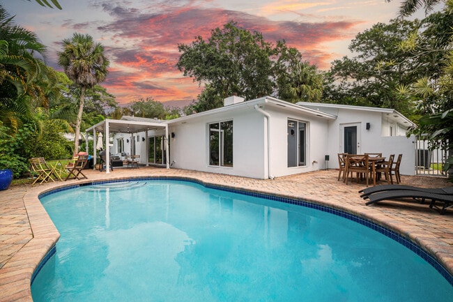 Building Photo - 2421 SW 29th Way