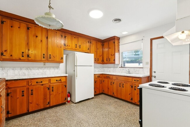 Building Photo - 124 Lake Ave