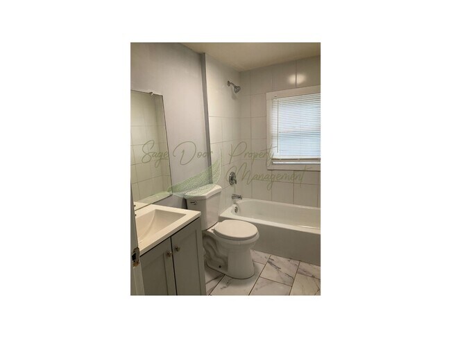 Building Photo - 1 FREE MONTH OF RENT!!!