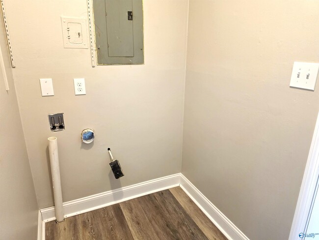 Building Photo - 507 Redbud Dr NW