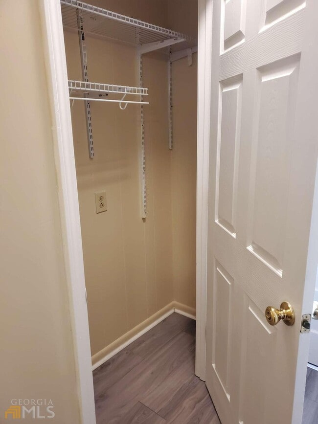 Building Photo - 911 N Jefferson St NE