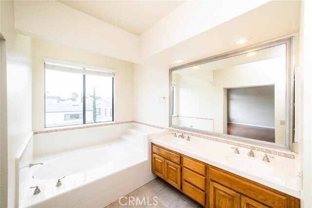 Building Photo - 31 Waterway