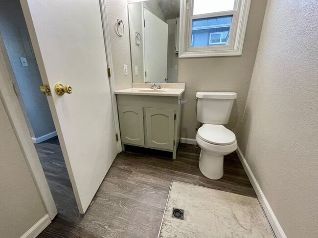 Building Photo - Spacious 3-bedroom, 2.5-bathroom Townhome