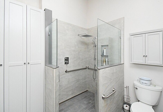 Building Photo - 187 Pinecrest Ln