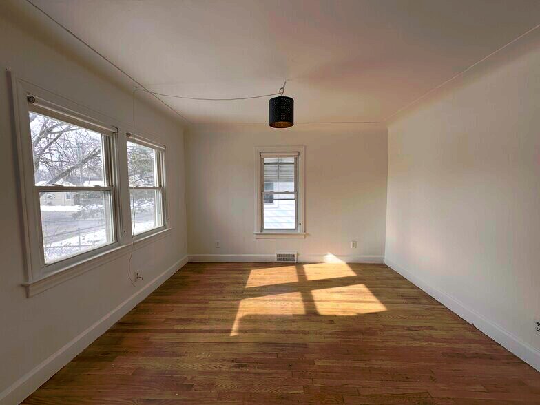 Building Photo - 160 W Milton Ave