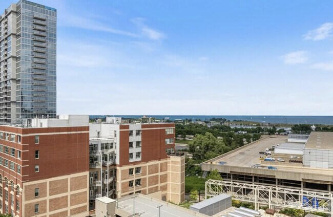 Building Photo - 320 E 21st St