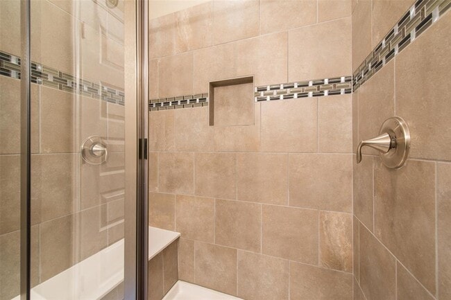 Building Photo - 405 S Meadowlark St