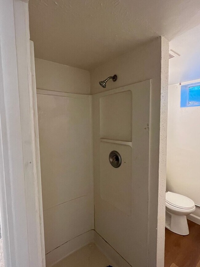 Building Photo - 1 bedroom apartment in Rockford available