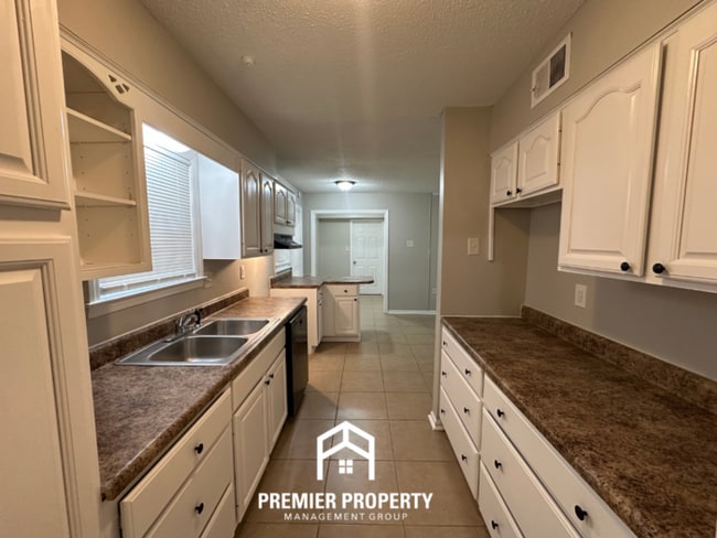 Building Photo - 5599 Sweet Gum Dr