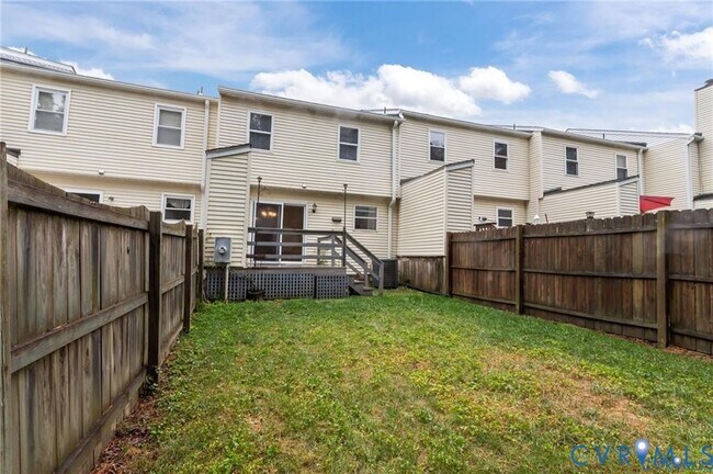 Building Photo - 2613 Chancer Dr