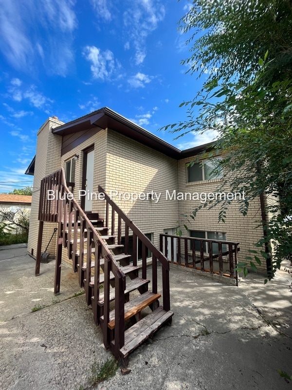 Building Photo - 1680 Calkins Ave