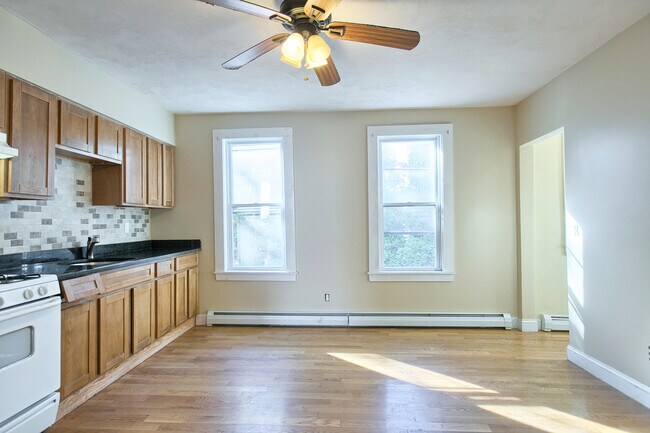 Building Photo - 31 Simon St