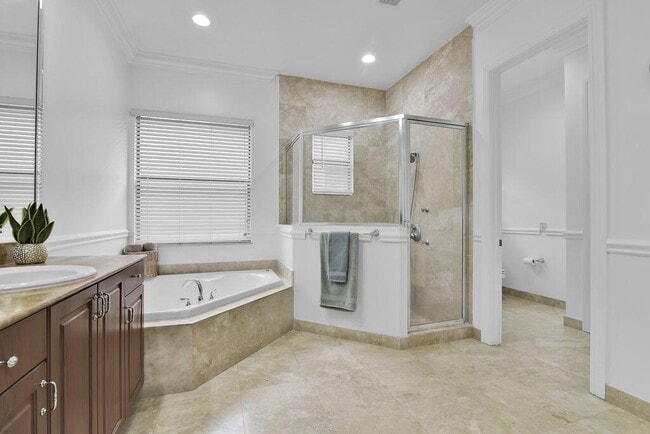 Building Photo - 10703 Versailles Blvd