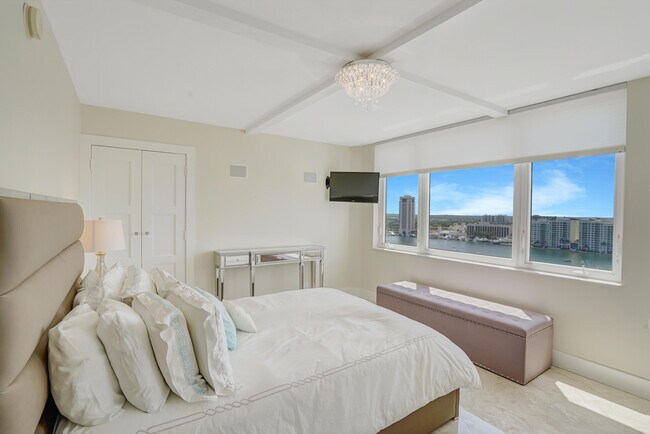 Building Photo - 550 S Ocean Blvd