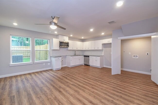 Building Photo - 6008 Wedgefield St