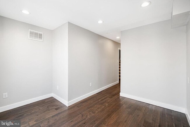 Building Photo - 2122 Sears St