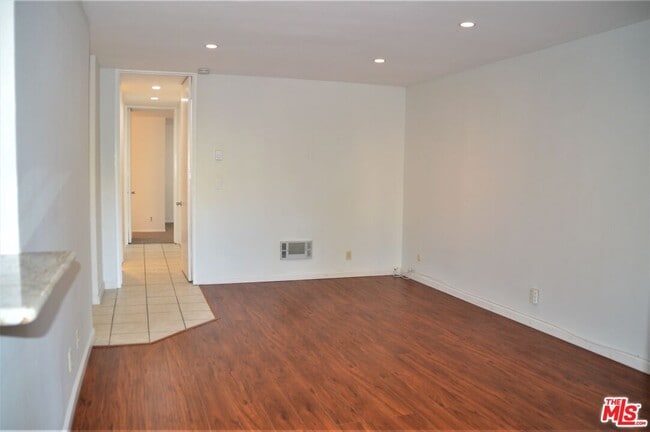 Building Photo - 6050 Canterbury Dr