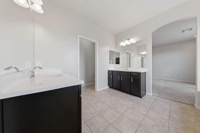 Building Photo - Mountains Edge Gem with Loft, Den & Upgraded Kitchen