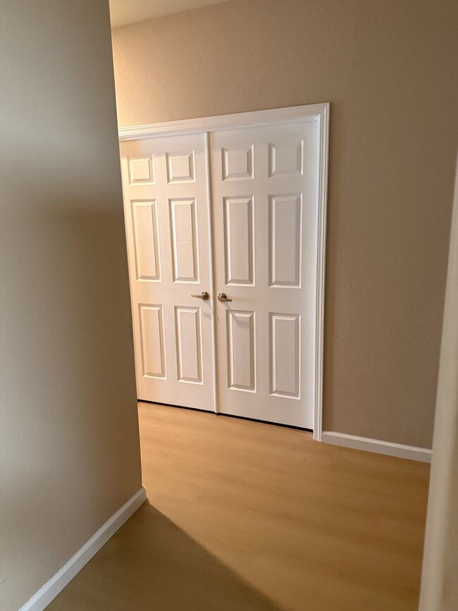 Building Photo - 6137 E Cortland Ave