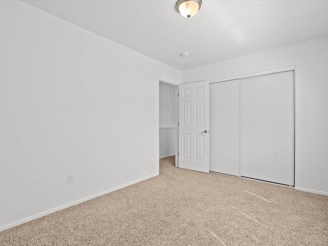 Building Photo - Newly Renovated 4 Bedroom Home with Gorgeo...
