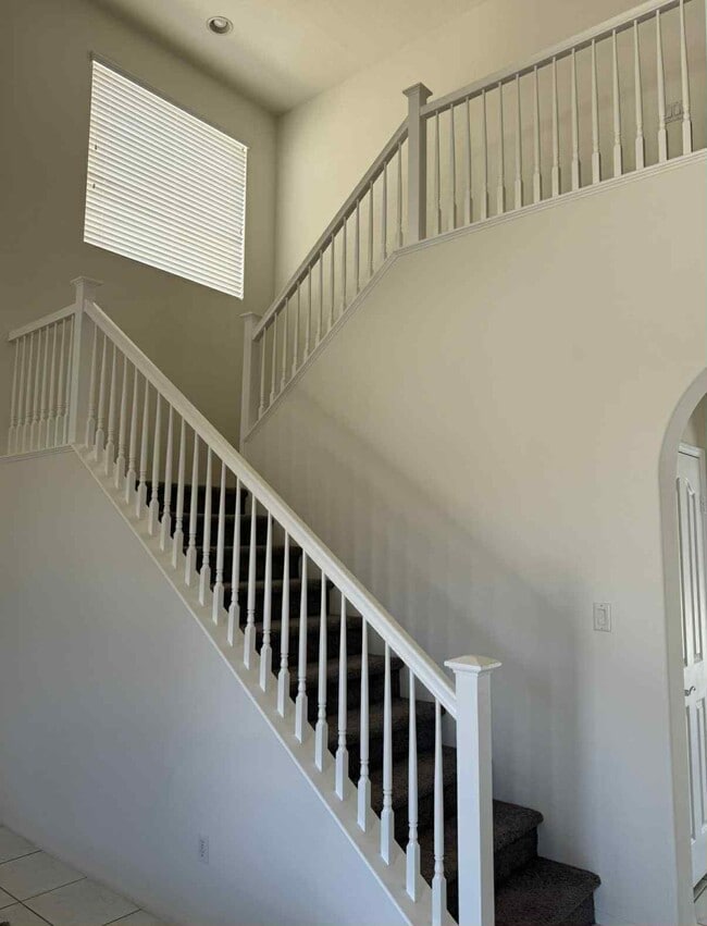 Building Photo - 27647 Rosemont Ct