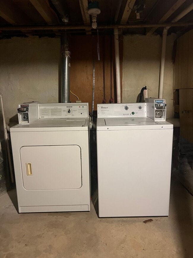 Building Photo - 758 W King St