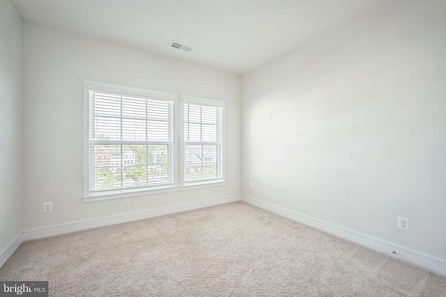 Building Photo - 25443 Hartland Orch Ter