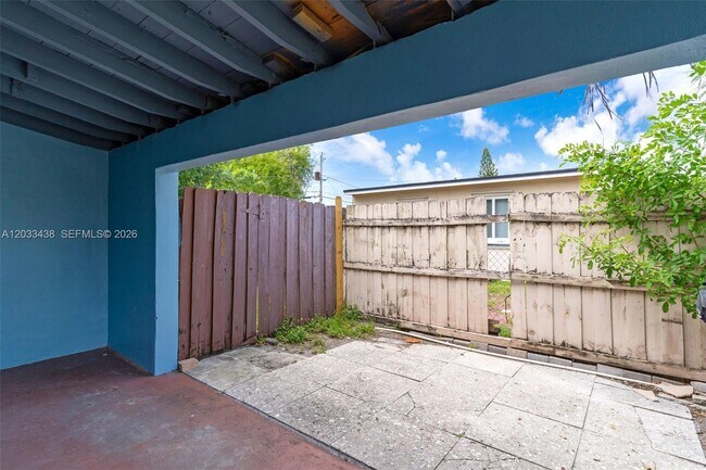 Building Photo - 401 SW 25th Ave