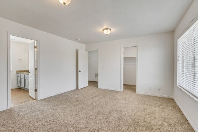 Building Photo - 8637 Goldenrain Cir