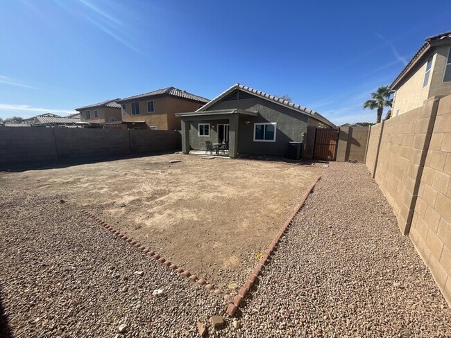 Building Photo - Great Family Home in El Mirage