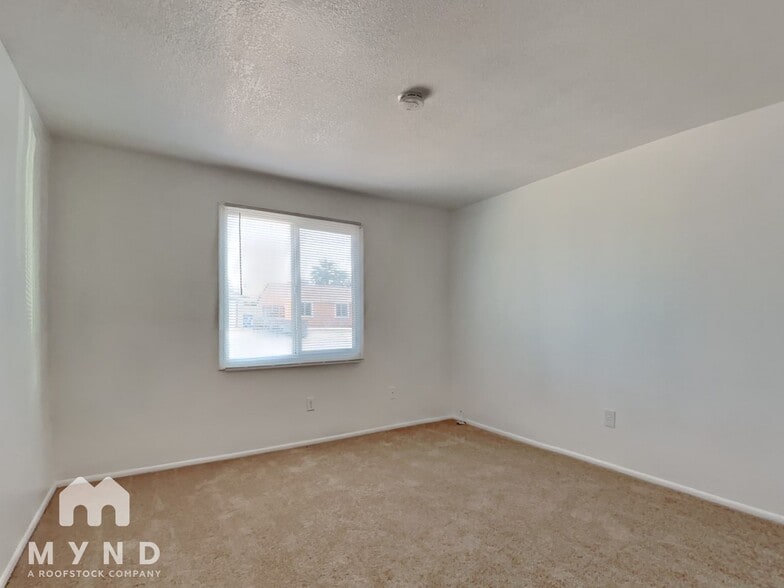 Building Photo - 6033 W Vernon Ave