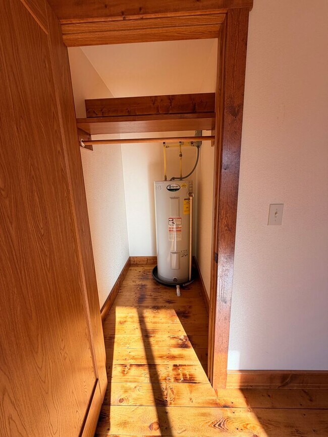 Building Photo - 938 St Joe St