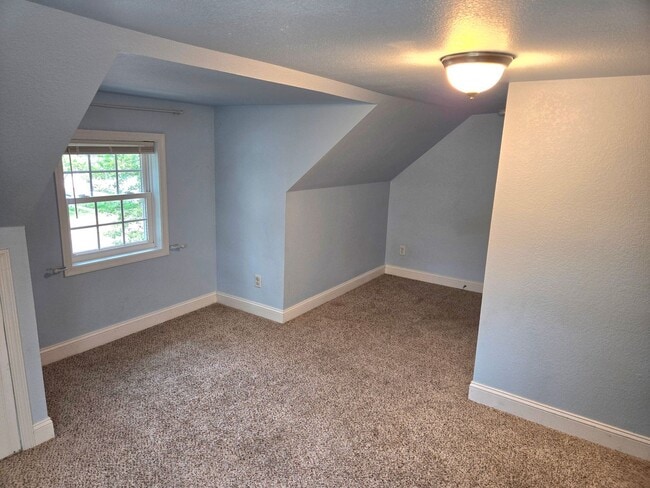 Building Photo - Beautiful Move-In Ready Single Family Home!