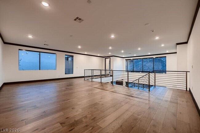 Building Photo - 917 Vegas View Dr