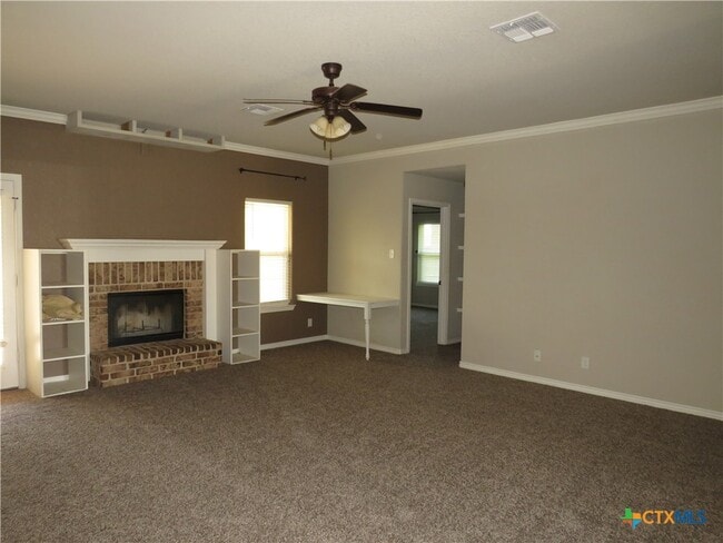 Building Photo - 2604 Hector Dr