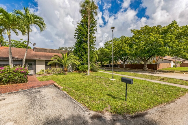 Building Photo - 2924 NW 69th Ct