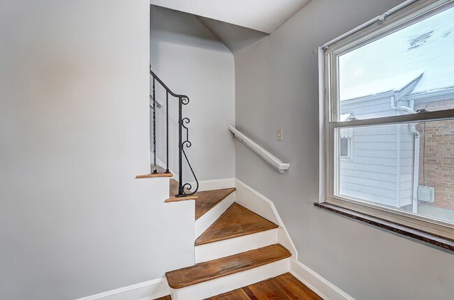 Building Photo - Four Bedroom Available!