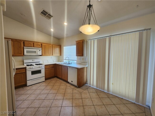 Building Photo - 1405 Iron Springs Dr