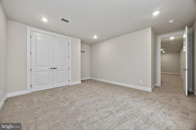 Building Photo - 1422 Gilray Dr