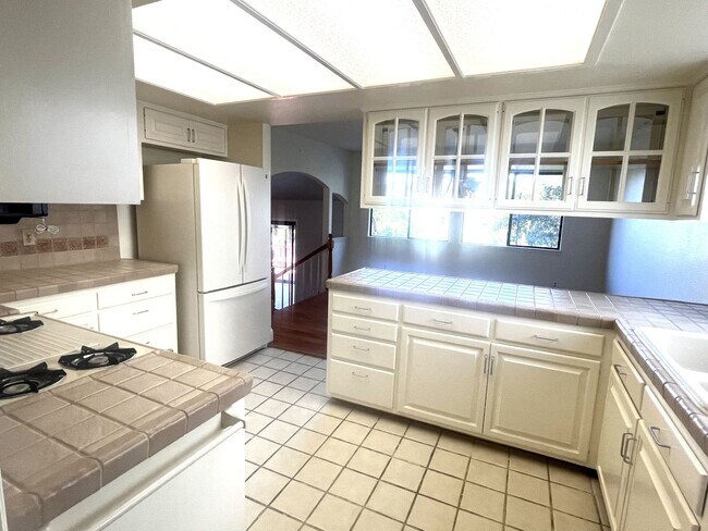 Building Photo - Charming 2-story home in Pismo Beach