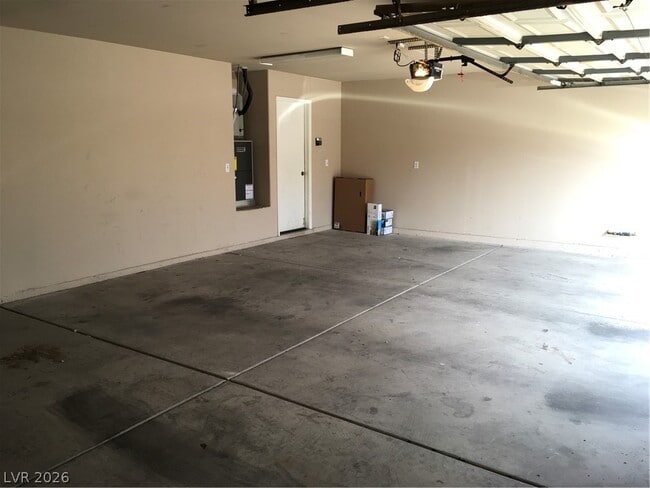 Building Photo - 824 Sparkle Ray Ave