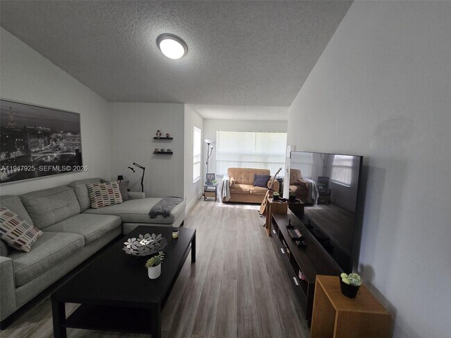 Building Photo - 12840 Vista Isles Dr