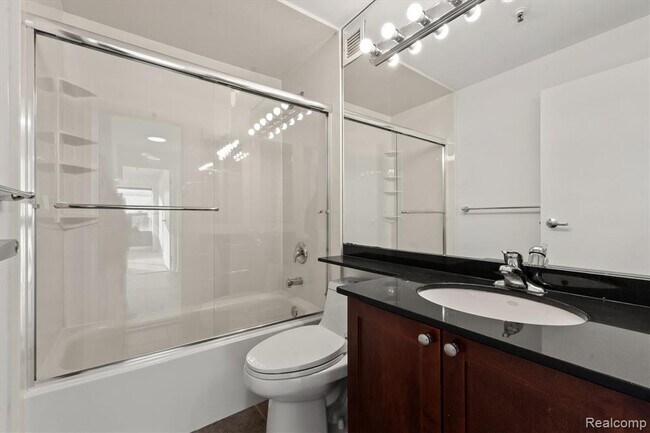 Building Photo - 300 Riverfront Dr