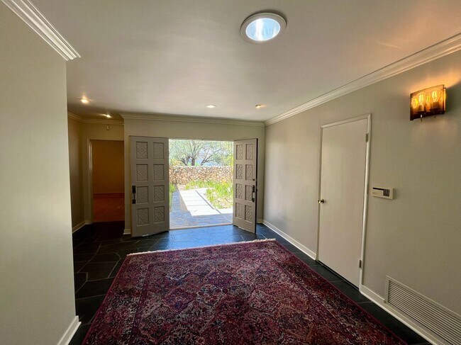 Building Photo - 16641 Park Ln Cir