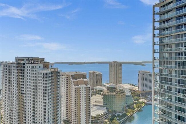 Building Photo - 475 Brickell Ave