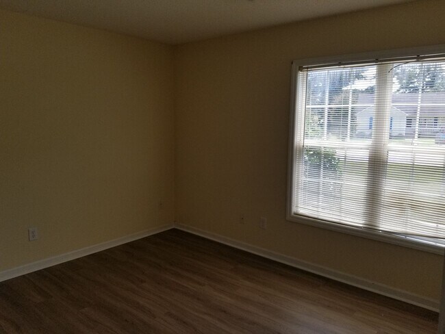 Building Photo - 3 BR/2BA | Newly Renovated Single Family Home | Large yard | In Benson NC !