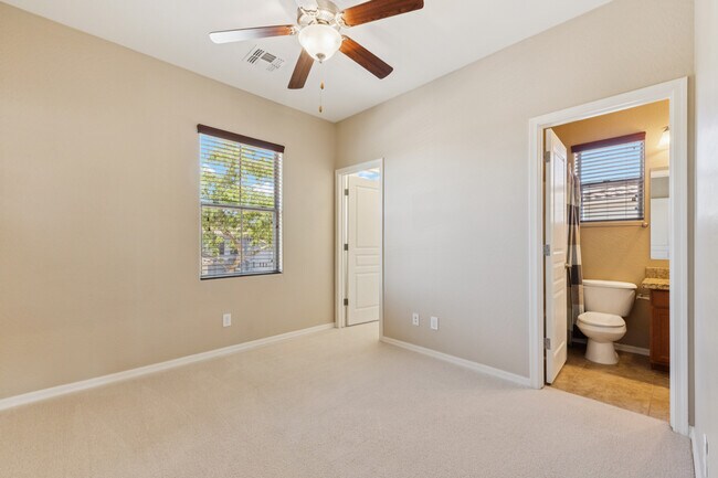 Building Photo - 4127 E Thunderheart Trail