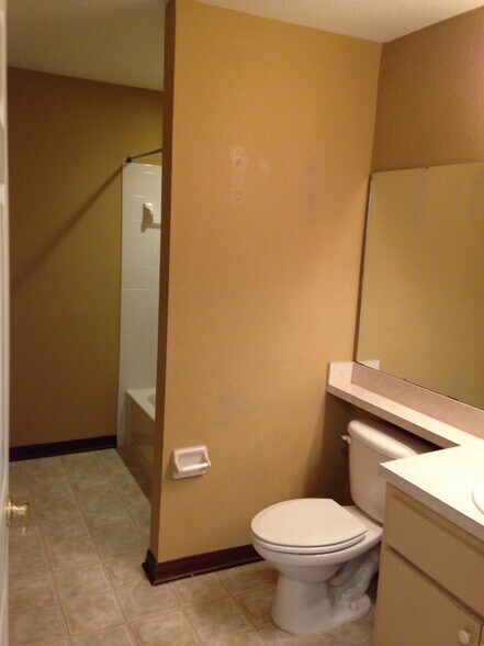 Building Photo - 7166 Summit Dr