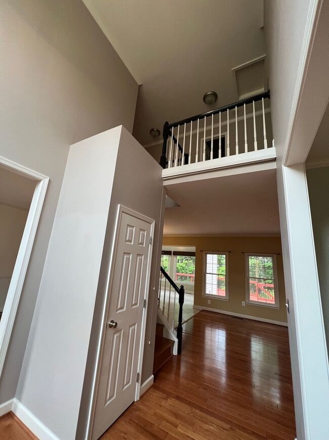 Building Photo - STAFFORD HOME - LARGE 5 BEDROOMS!