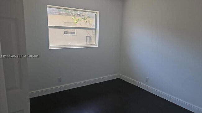 Building Photo - 5300 NW 18th Ct